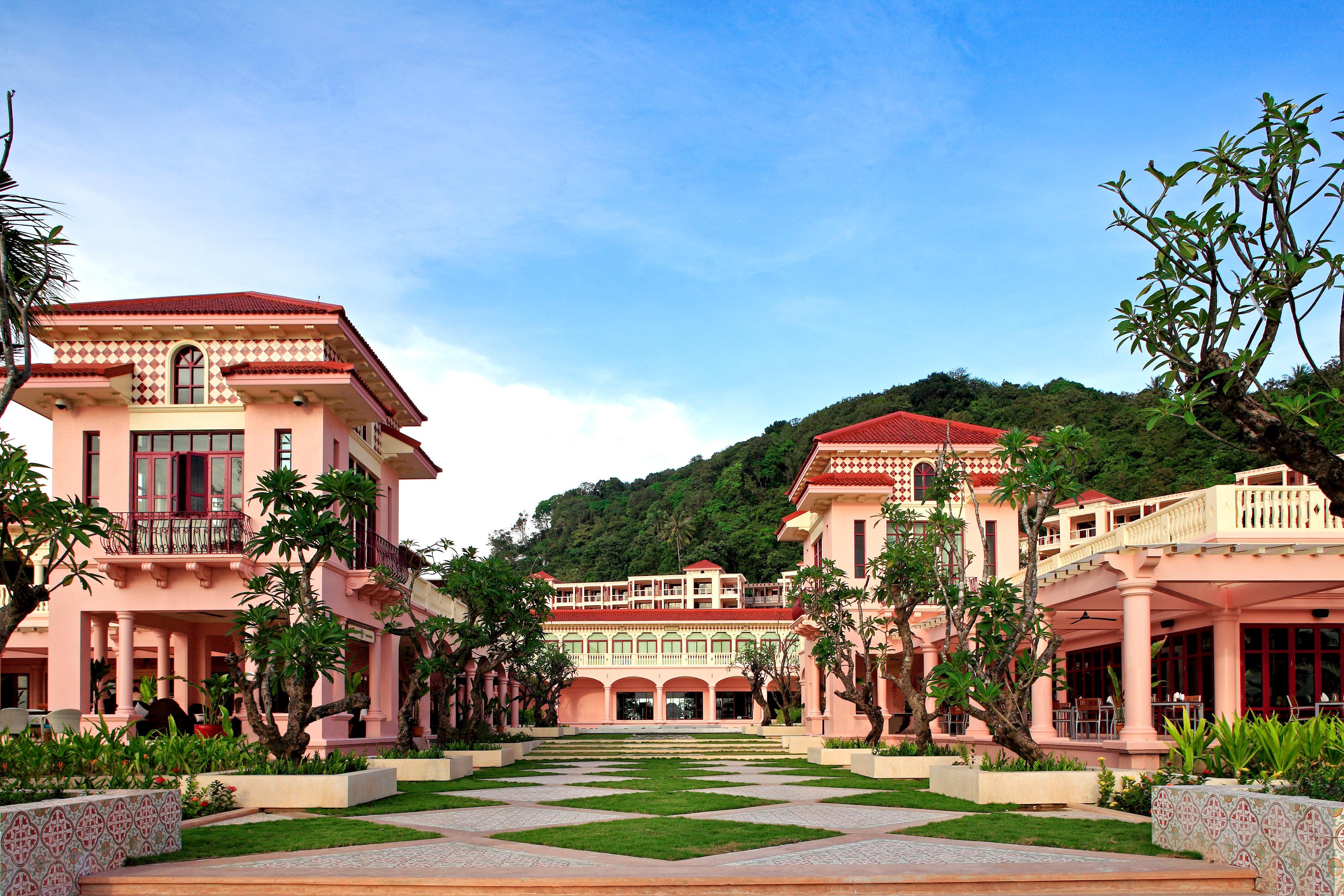 Centara Grand Beach Resort Phuket - Sha Plus Karon Exterior foto